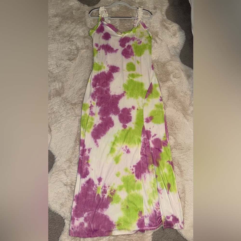 Vibrant Tie-Dye Maxi Dress